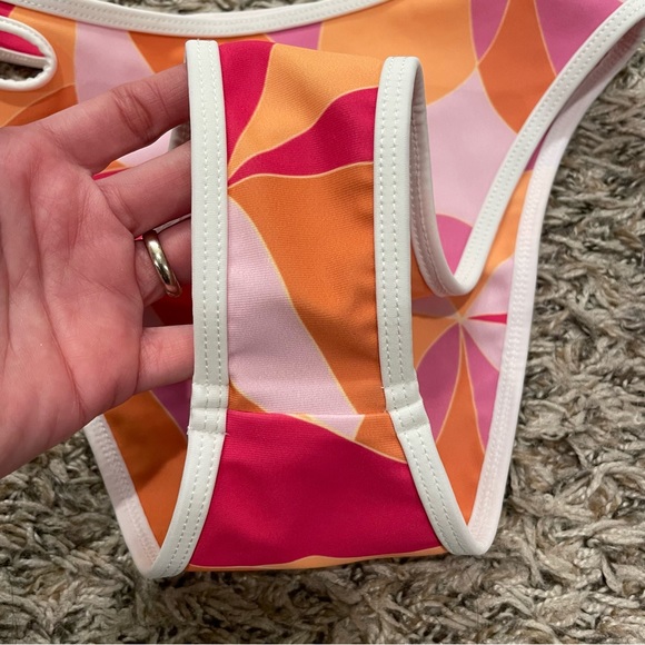 Lovers + Friends Sweet Life Top in Fuchsia Geo XXS - Picture 12 of 14